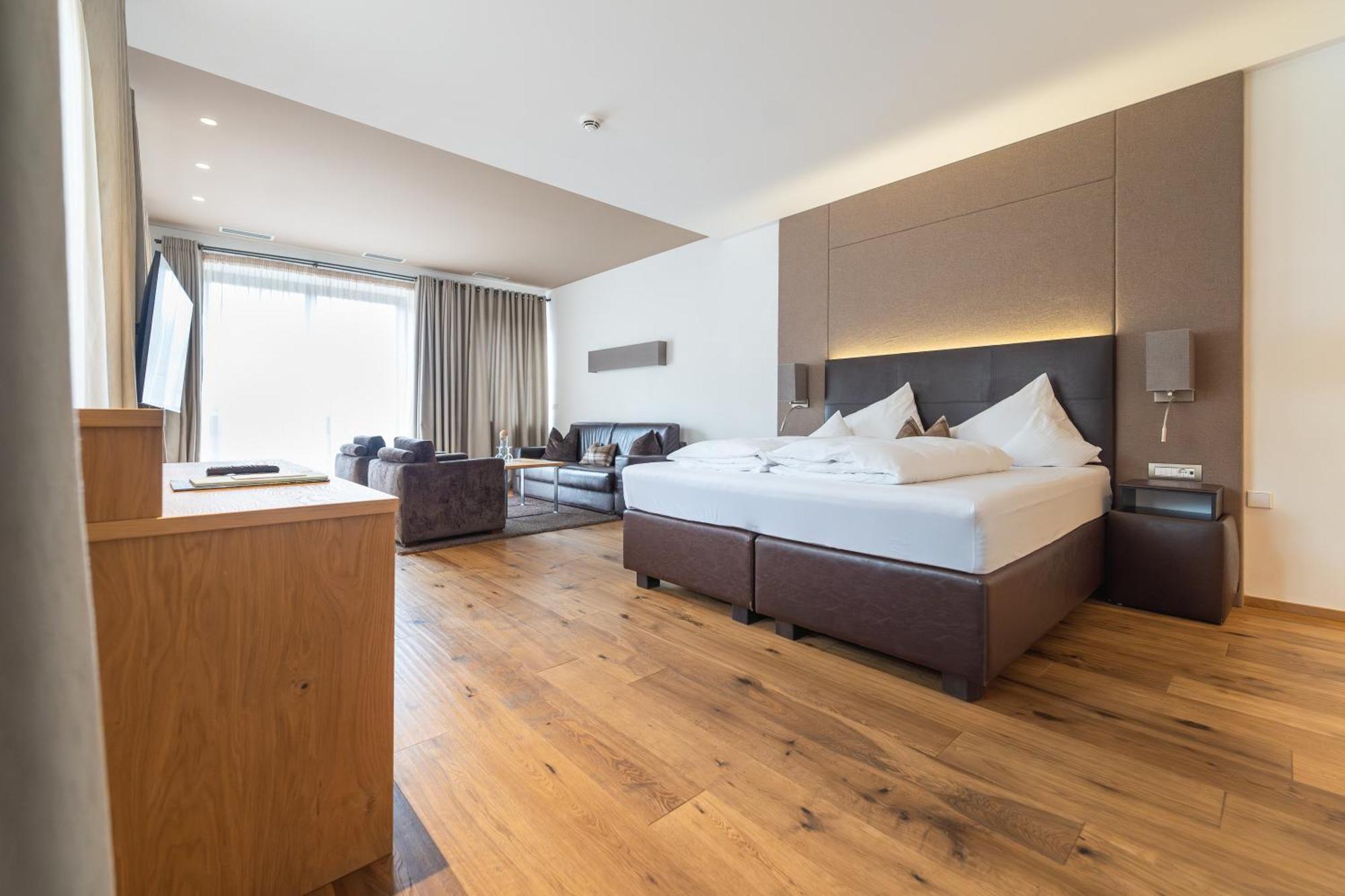 Hotel Schlosswirt Шена Екстер'єр фото
